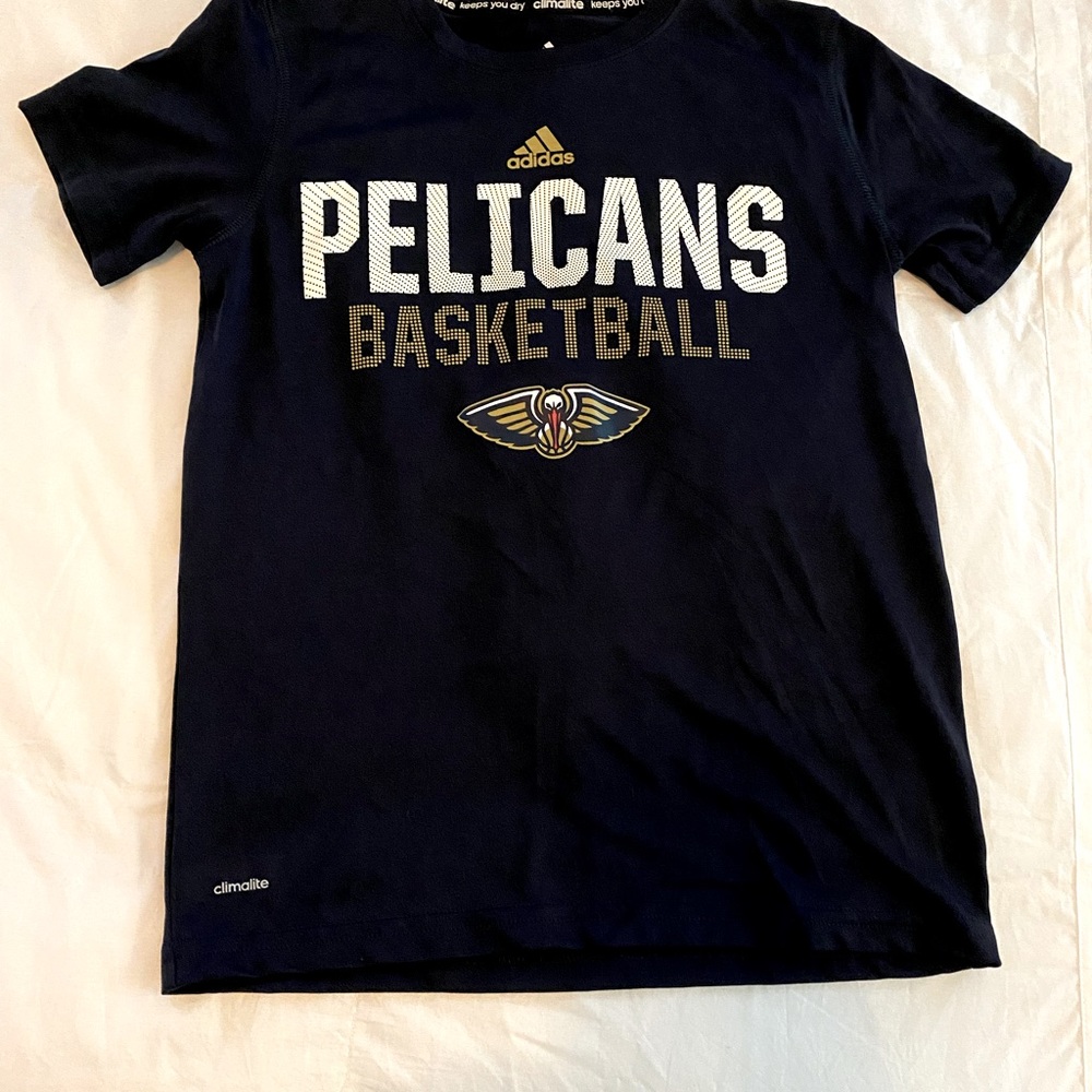 Adidas. New Orleans Pelicans basketball dry-fit shirt. Kids Small
